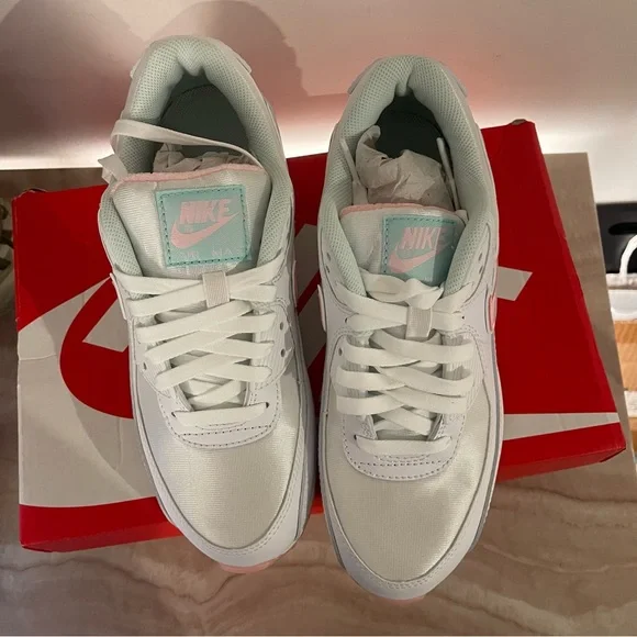 Nike Women’s Air Max 90 White / Arctic Punch - Picture 10 of 11
